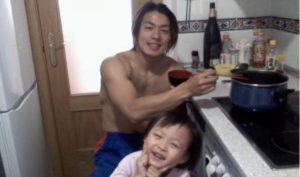 宮崎大輔さんと娘さんの画像