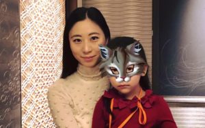 三浦瑠璃さんと娘さんの画像